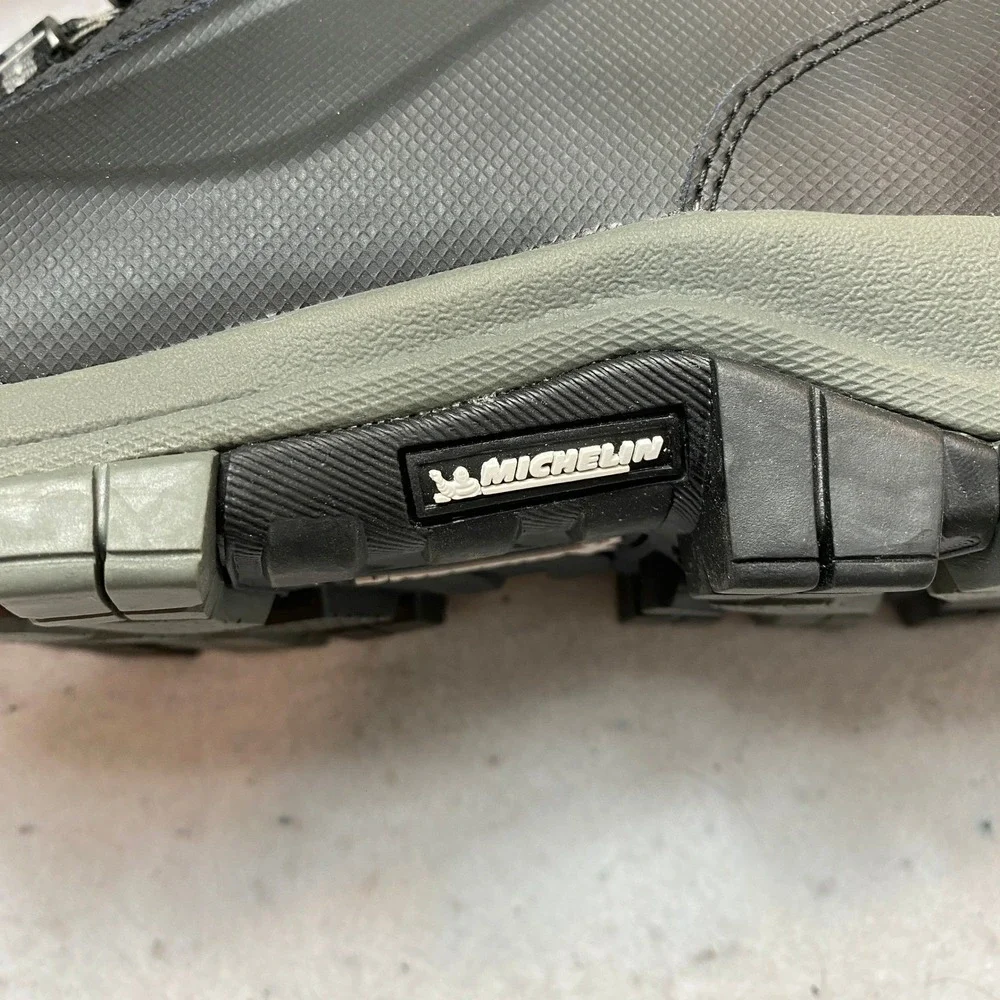 Columbia Bugaboot Plus III Snow Boots Mens 9.5 Black Omni-HeatWide BI2745-010